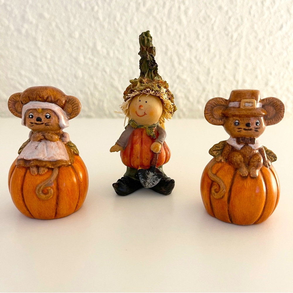 3 Small Thanksgiving Figurines - Mice Pilgrims On Pumpkins & A Pumpkin Scarecrow
